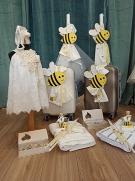 Βαπτιστικό πακέτο με θέμα "Μελισσούλες".